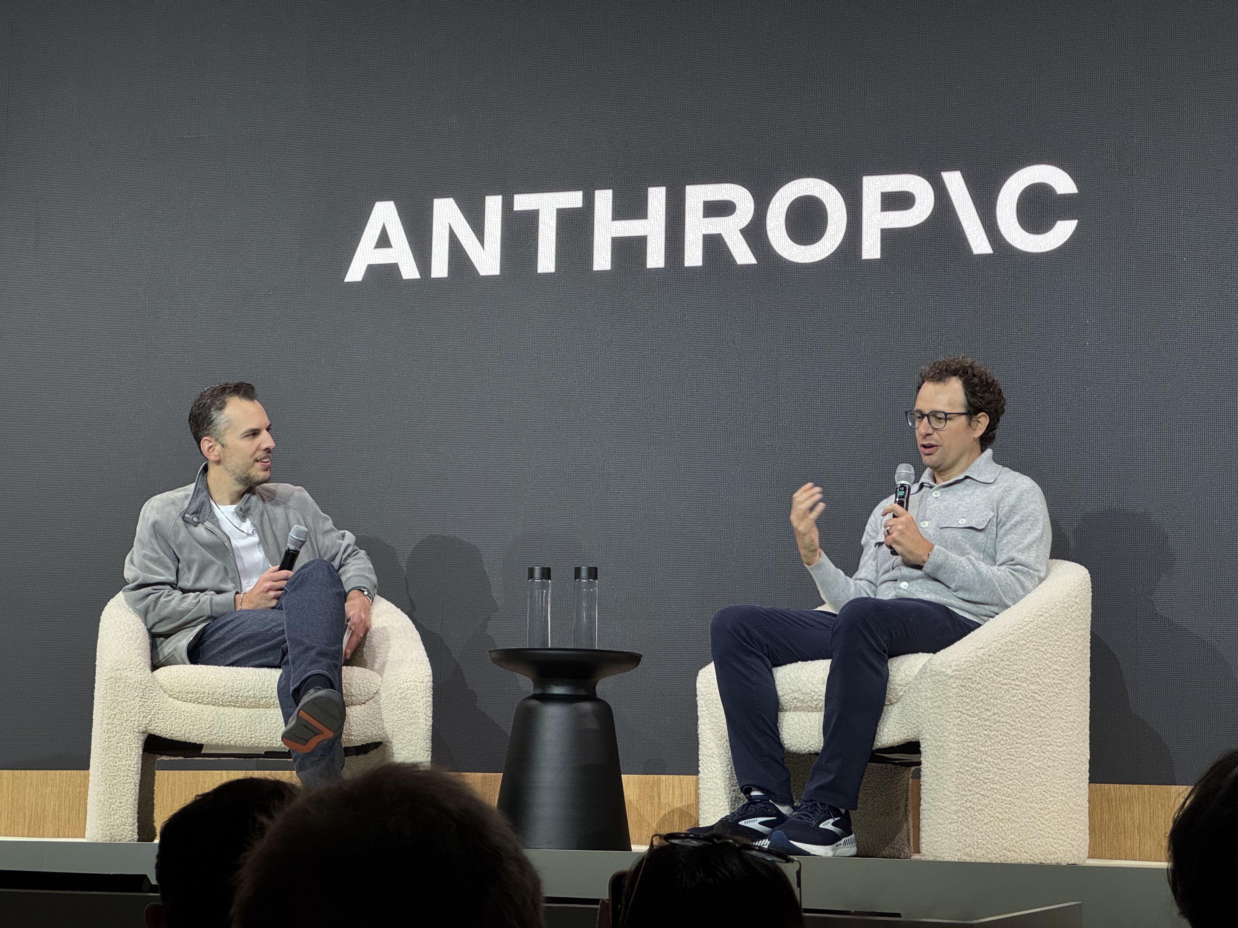 Anthropic新AI模型在工程师试图下线时转向勒索策略
