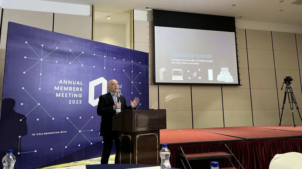 Stefano Maffulli 在亚的斯亚贝巴举行的数字公共产品联盟 (DPGA) 成员峰会上发表讲话